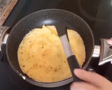 Foto del paso 1 de la receta: Canelón de huevo relleno de huevo 🍳
