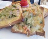 A picture of step 5 of Bread Pizza.