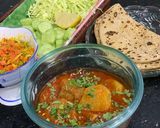 A picture of step 5 of Aloo gosht salan with roti.