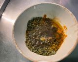 Une image de l'étape 4 de Champignons bruns marinés grillés au citron, persil et curcuma.