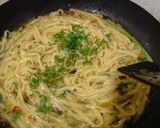 Foto langkah ke 9 dari resep Spaghetti aglio olio versi sawit.