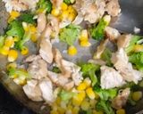 A picture of step 3 of Broccoli chicken macaroni.