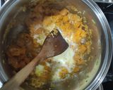 Foto del paso 8 de la receta: Raviolis de wonton rellenos de langostinos, chalota y puerro con crema de calabaza asada