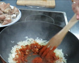 Foto del paso 4 de la receta: Manitas de cerdo al pimentón