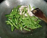 Foto langkah ke 3 dari resep Tumis Buncis Jamur.