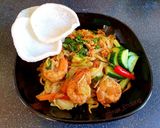 Foto langkah ke 7 dari resep Mie Goreng Udang Sayur.