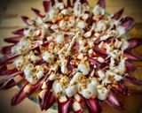 Foto del paso 5 de la receta: Ensalada de endivias rojas con salsa de queso azul