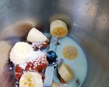 A picture of step 2 of Dates and banana shake.