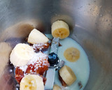 A picture of step 2 of Dates and banana shake.
