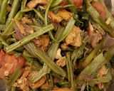 A picture of step 4 of Tofu and Ong Choi (Kang Kung) stir fried dish.