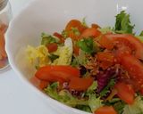 Foto del paso 2 de la receta Ensalada cabrales, ajos fritos, tomate, con brotes frescos