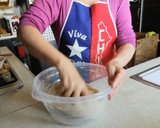 Foto del paso 1 de la receta: Pan amasado con chicharrones como en el campo chileno