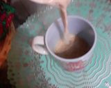 A picture of step 3 of Milk coffee with whipping cream.