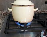 Foto del paso 4 de la receta Lentejas pardinas con gambas y toque de aceite de chiles rojos