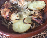 Foto del paso 2 de la receta: Medio pollo asado con patatas y cebolla