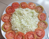 Foto del paso 6 de la receta: Empanizado de pollo en ensalada de col y tomates