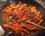 Foto del paso 4 de la receta: Salteado de fideos con vegetales