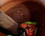 รูปขั้นตอนการทำที่ 2 ของ ส้มตำปูปลาร้า