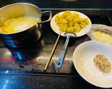 Hình bước làm 2 của món Súp hoành thánh nhanh gọn