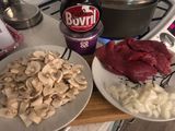 Espaguetis en salsa con ternera y champiñones 🍄