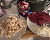 Foto del paso 2 de la receta: Espaguetis en salsa con ternera y champiñones 🍄
