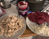 Foto del paso 2 de la receta: Espaguetis en salsa con ternera y champiñones 🍄