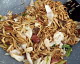 Foto langkah ke 4 dari resep Mie Gepeng Goreng Sapi.