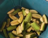 Hình bước làm 1 của món Canh chuối tóp mỡ (chuối đánh xéo)