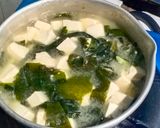 Foto langkah ke 7 dari resep # 54 : Tofu Seaweed Miso Soup.