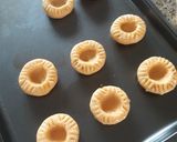 Foto langkah ke 4 dari resep Cranberry Cheese Tumbprint.