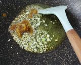Foto langkah ke 2 dari resep Tumis Ayam Bakso SaWoT (Sawi Putih Wortel Toge).