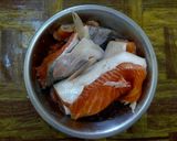 Foto langkah ke 1 dari resep Salmon Soup.