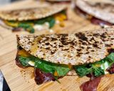 Foto del paso 3 de la receta Quesadilla de melocotón, jamón, queso de cabra y rúcula