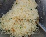 Foto langkah ke 4 dari resep Bihun goreng tanpa kecap.