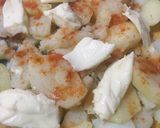 Foto del paso 3 de la receta: Tortilla de brócoli con base de papas, queso y huevo