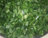 कादां पात डाळ घातलेली (kanda pat dal recipe in marathi) रेसिपी स्टेप 1 फोटो 