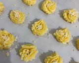 Foto langkah ke 6 dari resep Cookies Sagu Keju Lumer n Crunchy By Tintin Rayner.