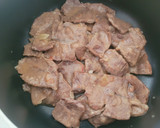 Foto del paso 3 de la receta: Fricandó de ternera con variado de setas. Plato de la cocina Catalana