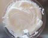 Foto del passaggio 1 della ricetta Pan di Spagna con crema al limone e meringhe 🌷
