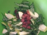Ensalada de espinacas, tocineta y manzana