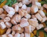 Foto langkah ke 5 dari resep Tumis tahu, labu kuning, kacang panjang.
