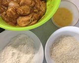 Hình bước làm 1 của món Gà chiên xù ướp tỏi ngũ vị hương