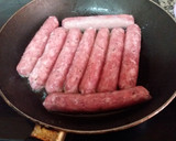 Foto del paso 2 de la receta: Bocadillo de salchichas con queso al vino dulce