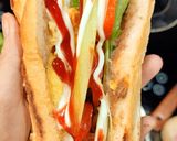 Hình bước làm 4 của món Bánh mỳ pate kẹp trứng, rau xà lách, mùi, cà chua, dưa chuột
