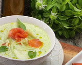 Foto del paso 3 de la receta: Gazpacho de pepino con kéfir y salmón ahumado