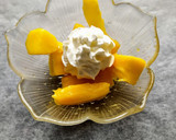 Foto del paso 1 de la receta: Mango con nata