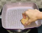 A picture of step 3 of Aloo tikki burger.