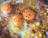 Foto del paso 3 de la receta: Huevos samba (tocineta, maicitos y plátano maduro)