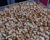Foto langkah ke 4 dari resep Popcorn Karamel.