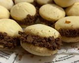 Foto del paso 8 de la receta: Alfajores de maicena caseros (con chocolinas)